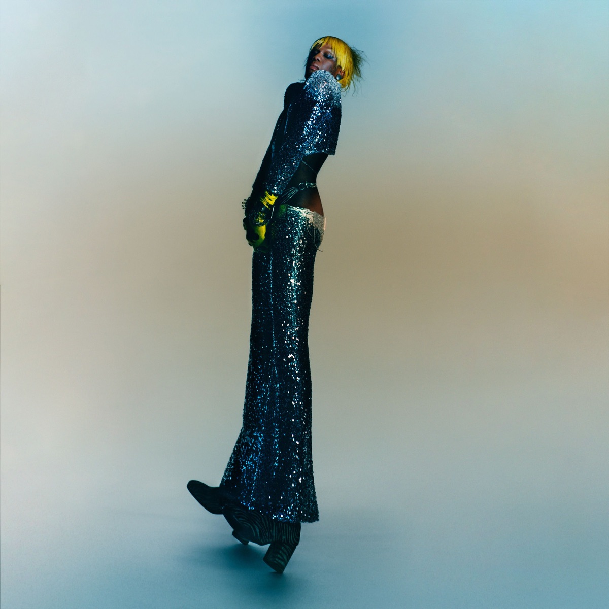 Yves Tumor《Praise a Lord Who Chews but Which Does Not Consume; (Or Simply, Hot Between Worlds)》专辑封面